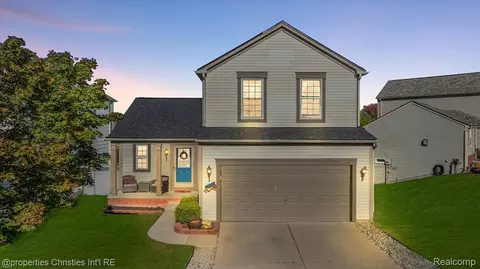 10217 Meadow Crest Ct, Grand Blanc, MI 48442