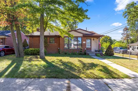 30639 Florence St, Garden City, MI 48135