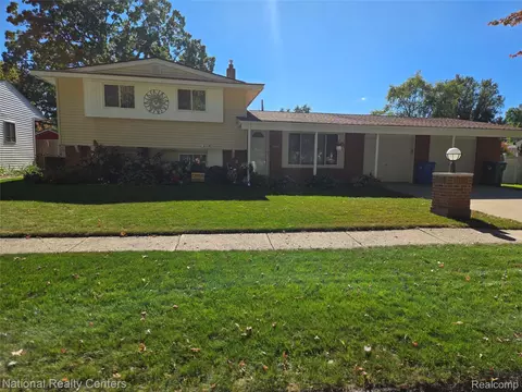 8723 Ringwood Dr, Commerce, MI 48382