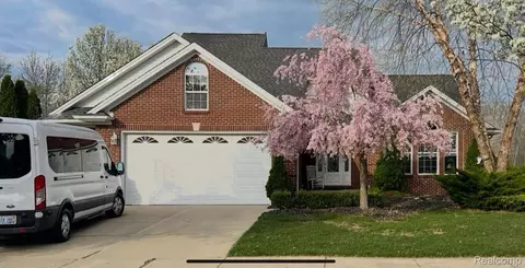 26659 Pepperwood Dr, Woodhaven, MI 48183