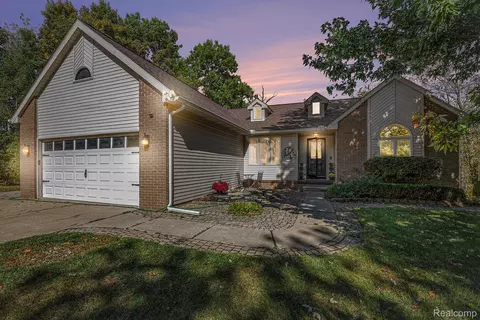 2165 Dublin Ct, Ortonville, MI 48462
