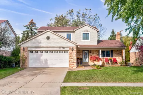 15721 Winterpark Dr, Macomb, MI 48044