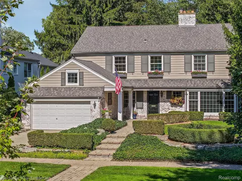 130 Merriweather Rd, Grosse Pointe Farms, MI 48236