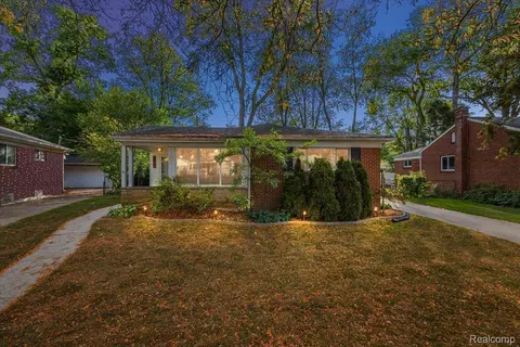 3069 Sylvan Dr, Royal Oak, MI 48073
