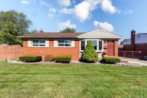 22382 Mary St, Taylor, MI 48180