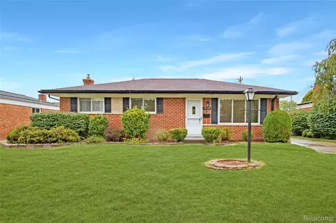 14169 Wedgewood Rd, Sterling Heights, MI 48312