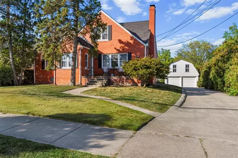 2735 E Maple Rd, Troy, MI 48083