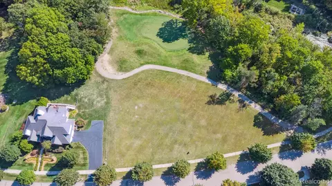 124 Woodfield Pkwy, Grand Blanc, MI 48439