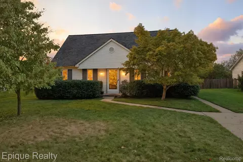 3411 Ashley Dr, Lake Orion, MI 48359