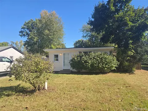 3054 Brisbane St, Commerce, MI 48390