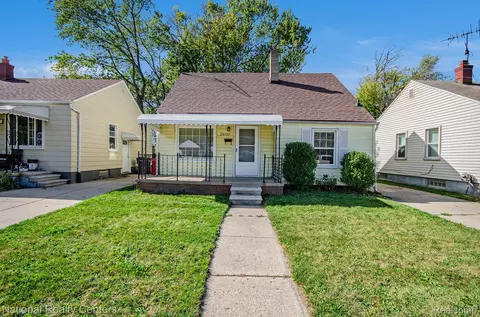 28767 Maple St, Roseville, MI 48066