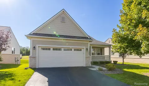 5985 Baypointe Blvd, Independence, MI 48346