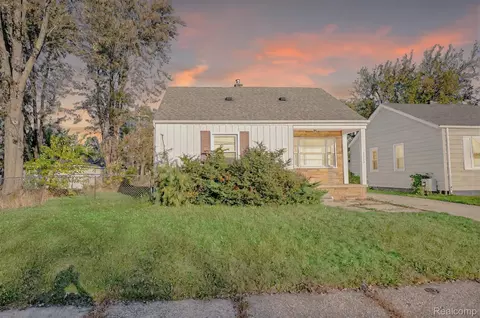 22760 Tuscany Ave, Eastpointe, MI 48021