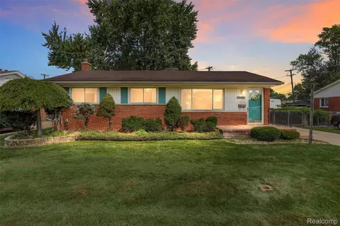 32136 Lyndon St, Livonia, MI 48154