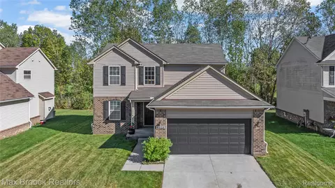 6023 Treetops Dr, Romulus, MI 48174