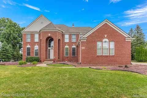 48416 Manhattan Cir, Canton, MI 48188