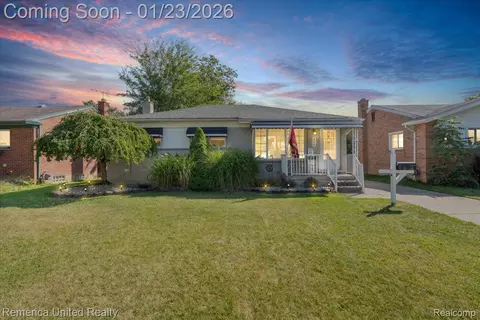 570 Cardwell St, Garden City, MI 48135