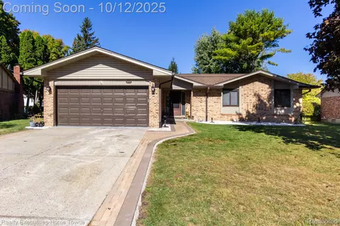 3777 Hamlet Dr, Sterling Heights, MI 48310