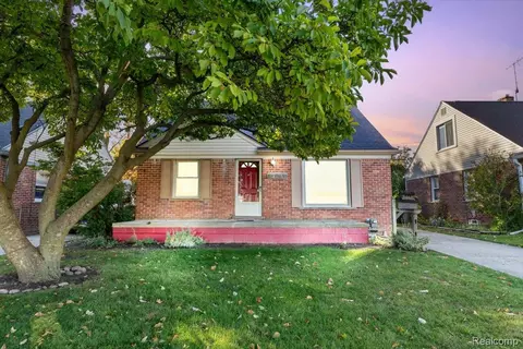 33561 Forest St, Wayne, MI 48184