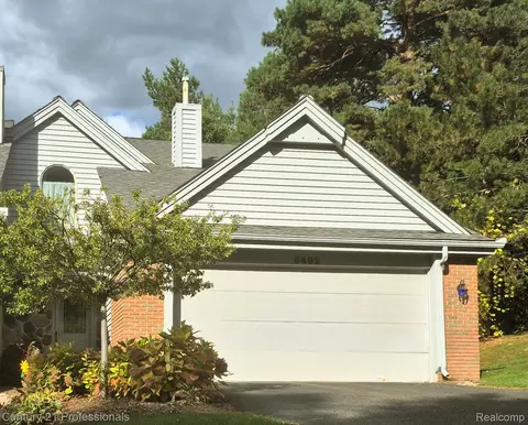 6492 Scenic Pines Ct #16, Independence, MI 48346
