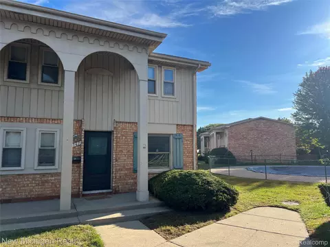 8147 Clay Ct, Sterling Heights, MI 48313