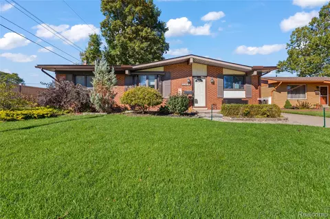 39122 Dover St, Livonia, MI 48150