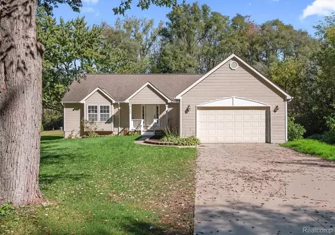 9266 Hillcrest, Villageofclarkstoncity_oakland, MI 48348