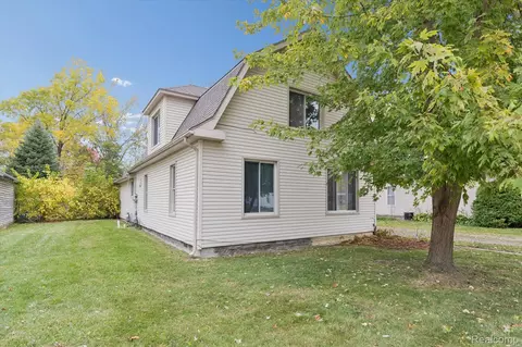 666 Pearl St, Dundee, MI 48131