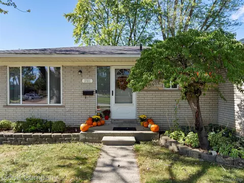 37611 Badger Dr, Sterling Heights, MI 48312