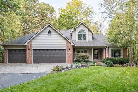 11410 Tall Shadows Ct, Pinckney, MI 48169