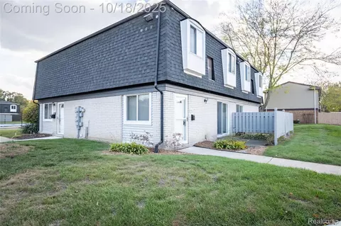 41134 N Woodbury Green Dr, Van Buren, MI 48111