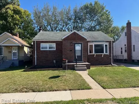 22036 Birchwood Ave, Eastpointe, MI 48021