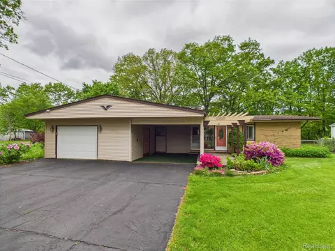 4257 Tommy Armour Dr, Flint, MI 48506