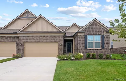 42664 Arbor Dr, Clinton Township, MI 48038