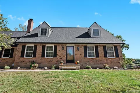 150 Brighton Rd, Howell, MI 48843