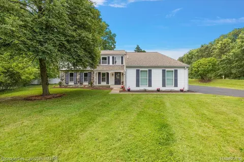 4069 Harbor Vista Dr, Orchard Lake Village, MI 48323