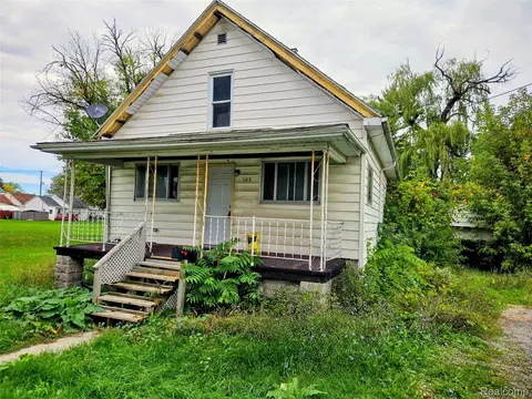 103 Nebobish Ave, Bay City, MI 48708
