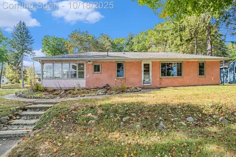 15303 Longfellow Dr, Argentine, MI 48418