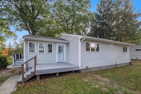 15283 Longfellow Dr, Argentine, MI 48418
