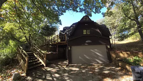 1045 Bald Eagle Lake Rd, Ortonville, MI 48462