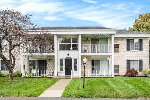35912 Ann Arbor Trl, Livonia, MI 48150