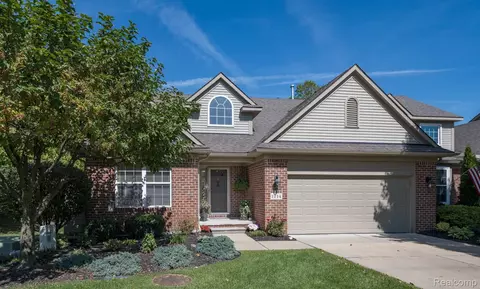 1214 Wind Chime Dr, Waterford, MI 48327