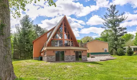 255 Peterman Ave, Crystal, MI 48818