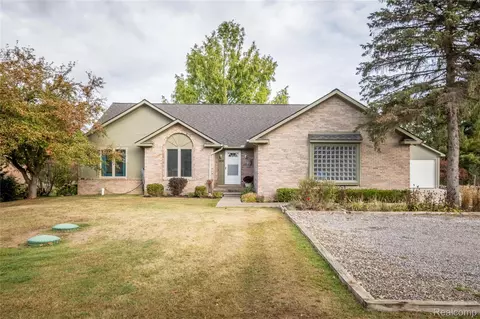 1455 Orion Rd, Lake Orion, MI 48362