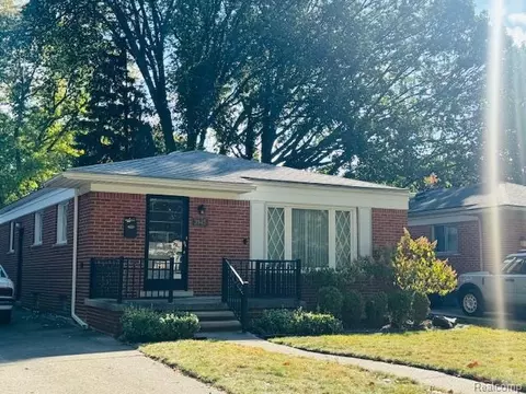 3945 Harding St, Dearborn Heights, MI 48125
