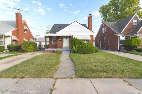 15145 Sprenger Ave, Eastpointe, MI 48021