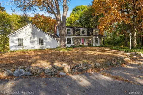 521 Kingsley Trl, Bloomfield Hills, MI 48304