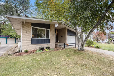 10 Niagara Ave, Pontiac, MI 48341