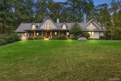 1615 E Predmore Rd, Oakland, MI 48363