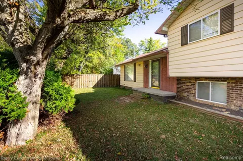 3084 Roanoke St, Mount Morris, MI 48504